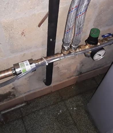 Antical instalado en la tubería de un edificio de Woonpunt Zennevallei